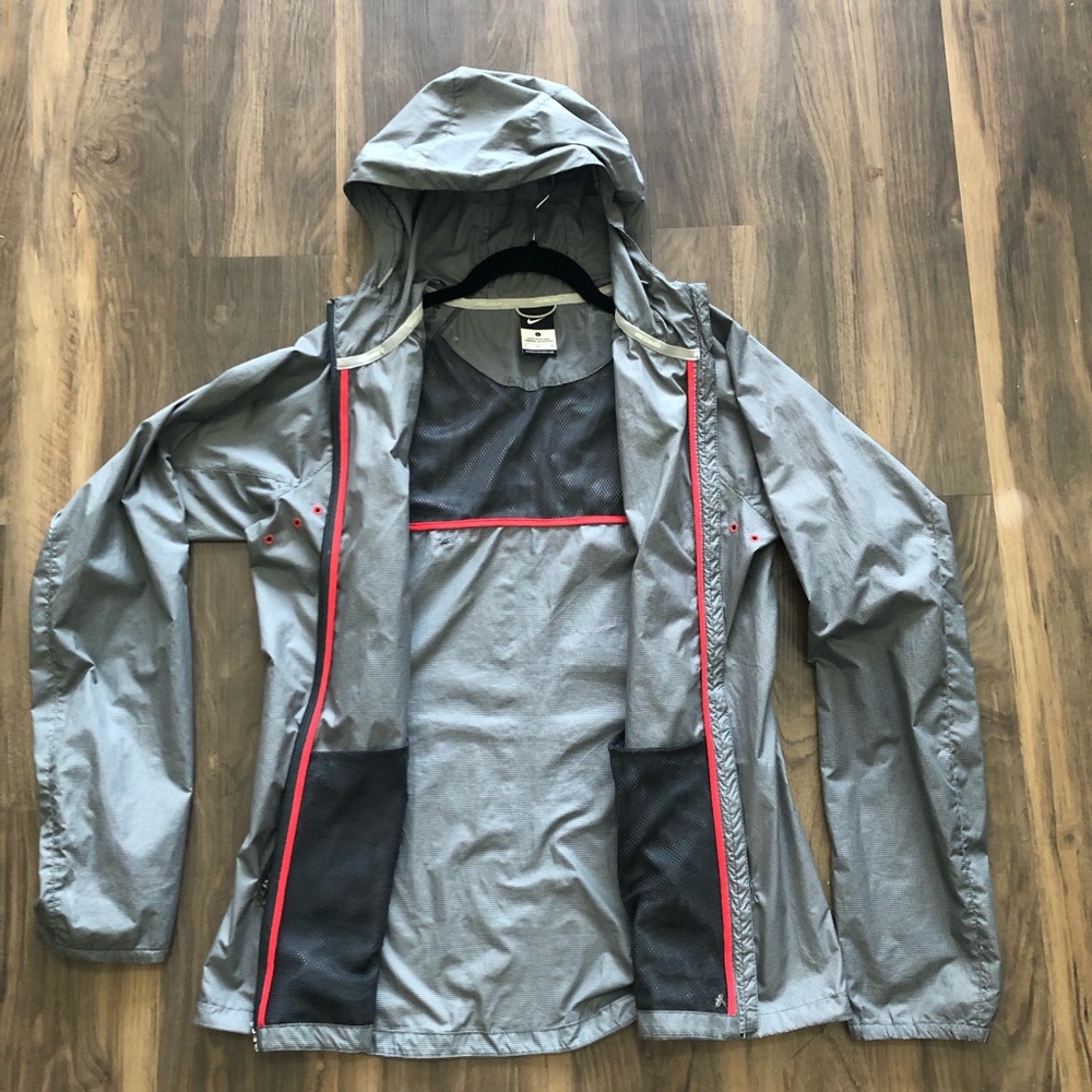 Women’s Nike Windbreaker, size L
